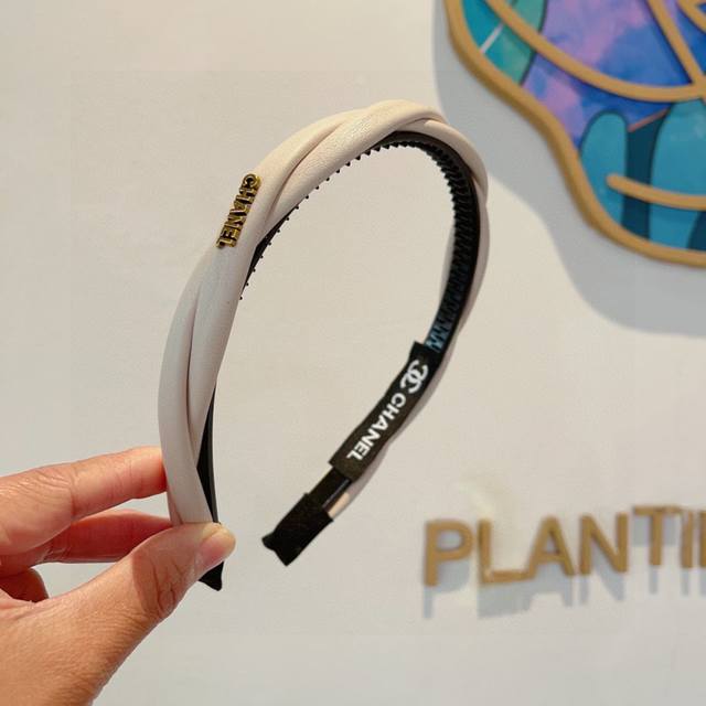 With Packaging Chanel Latest Chanel-Style Lambskin Hairband, Retro-Inspired Head