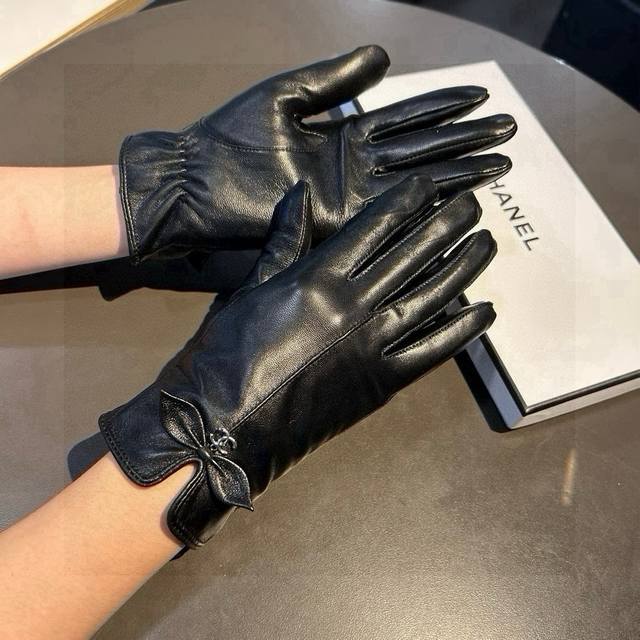 New Exclusive Launch Touchscreen Gloves Chanel Original Quality Official Website