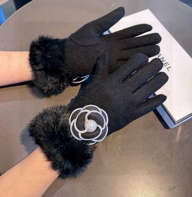 Chanel Autumn/Winter Lazy Rabbit Fur Wool Gloves Worth Comparing With Similar St