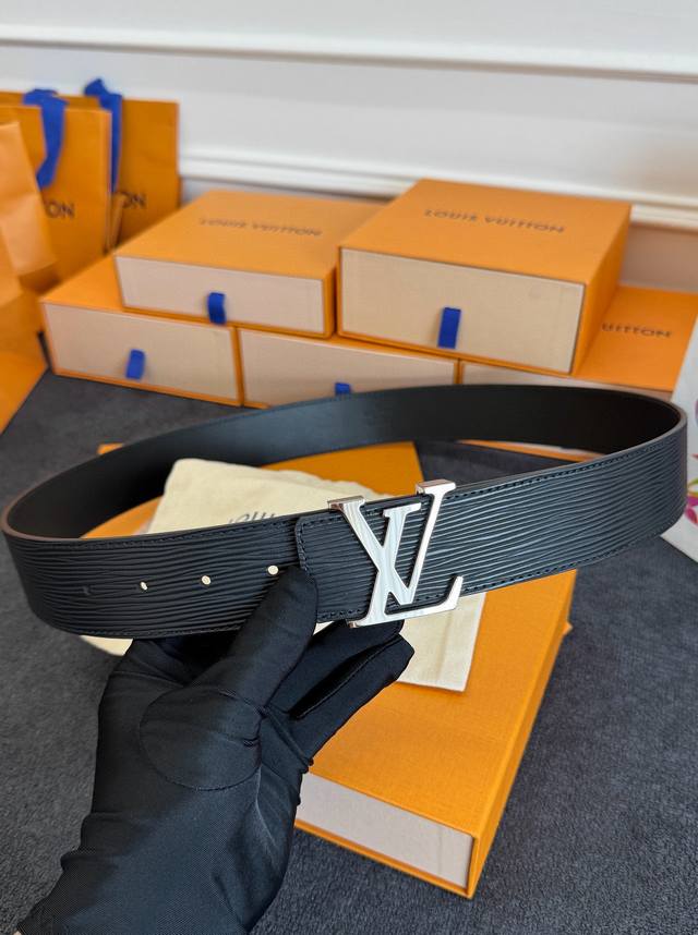 Lv Factory-Made Product, 4.0 Width, Authentic Hardware, Genuine Leather.