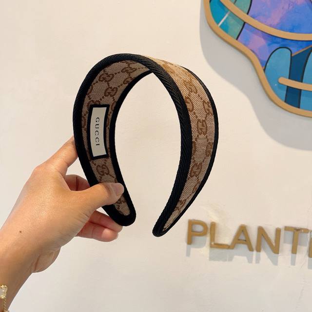 With Packaging Gucci Official Classic Wide-Brimmed New Hairband, A Must-Have Acc