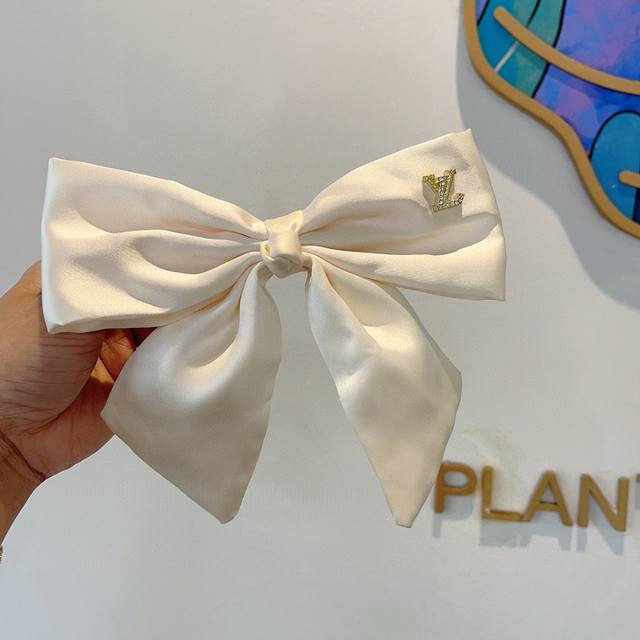 With Packaging Louis Vuitton Celebrity-Inspired Bow Hairpin, Slingshot-Style Cli