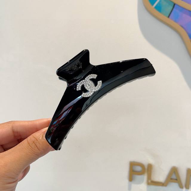 With Packaging Chanel New Handmade Rhinestone-Embellished Grab Clip, High-End Le