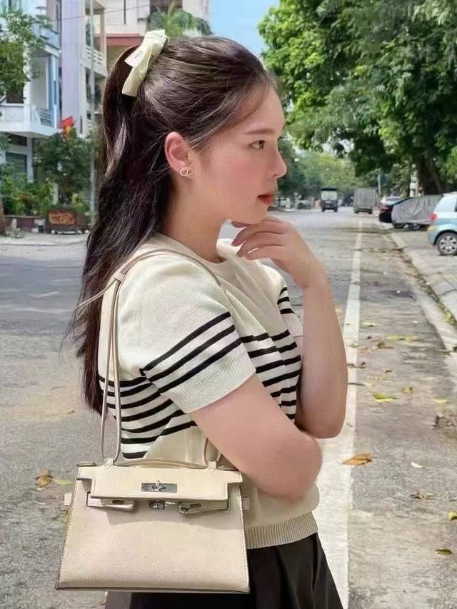 With Packaging Box Dior New Cd Ponytail Clip, Simple And Practical, Fashionable