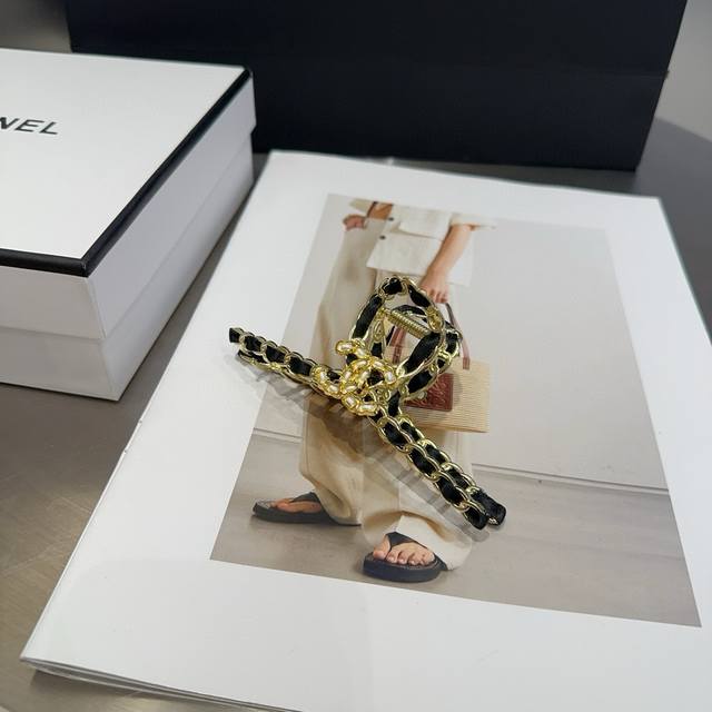 With Packaging Box Chanel Latest Small Chanel Chain Hair Clip, Elegant Little Fa