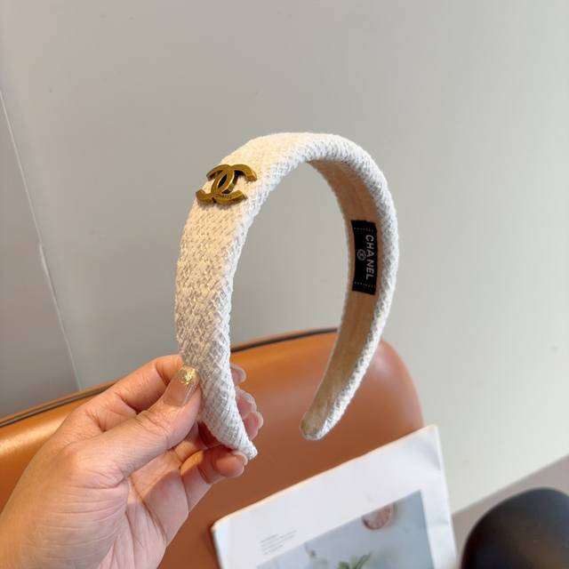 With Packaging Chanel New Fashion Hairband, A Must-Have Accessory For Influencer