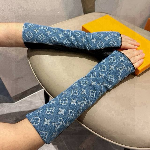 Lv New Long Gloves, Fashionable Motorcycle Gloves, Autumn/Winter New Fabric Lini