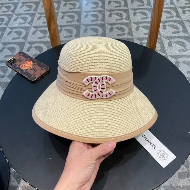 Chanel New Woven Straw Hat, Essential For Vacations And Casual Outings, Elegant