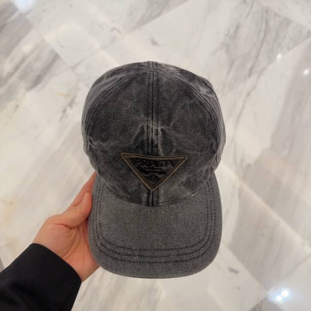 Prada Embroidered Letter Baseball Cap Ultra-Modern Design, Eye-Catching And Refr