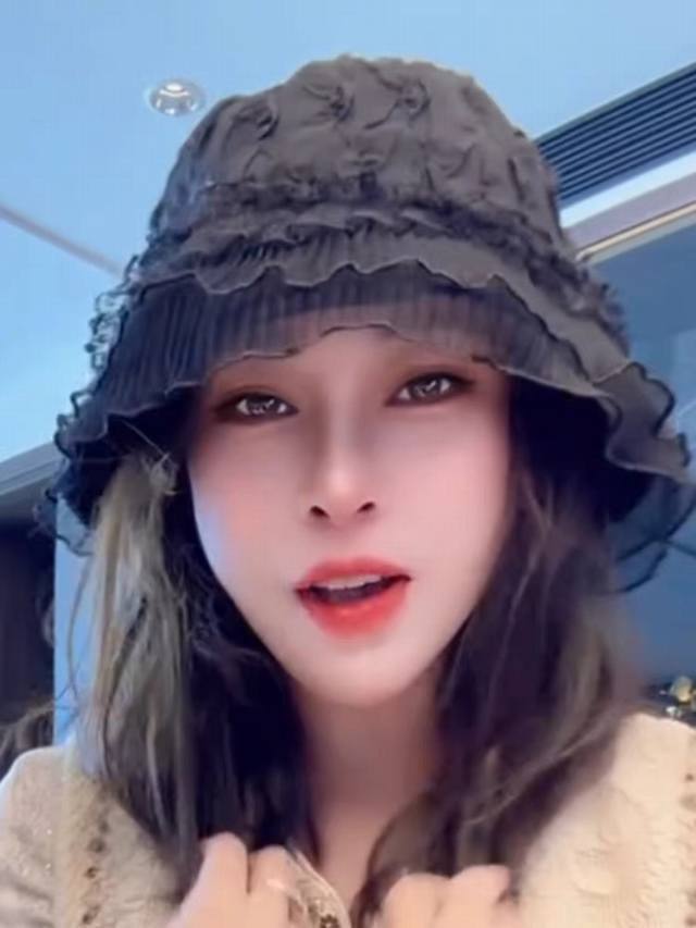 Louis Vuitton 2025 New Japanese-Style Lace-Trimmed Fisherman's Hat For Women, Sp