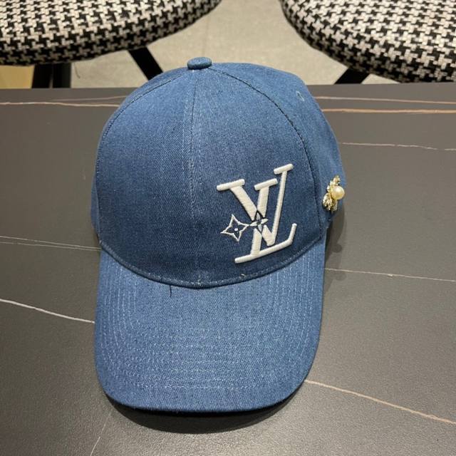 Louis Vuitton New Genuine Leather Baseball Cap, 1:1 Molded Custom-Made, Small Ch