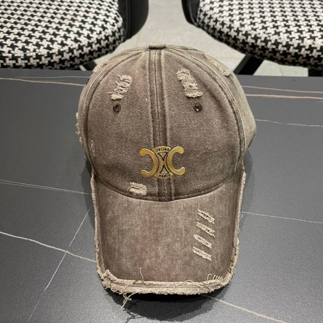 Celine 2025 Spring/Summer Baseball Cap, A Must-Have For Street Style, Pairs Well