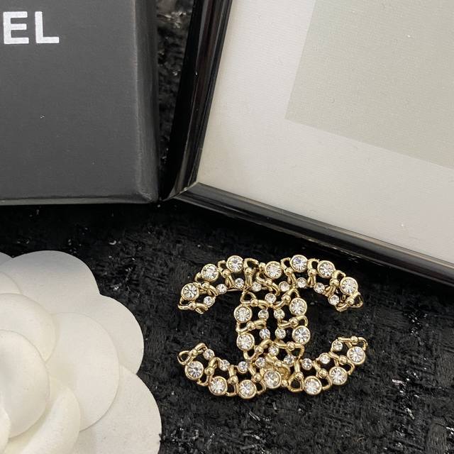 Chanel's Ultra-Popular Best-Selling Brooch, Exclusive High-End Quality, Real-Lif