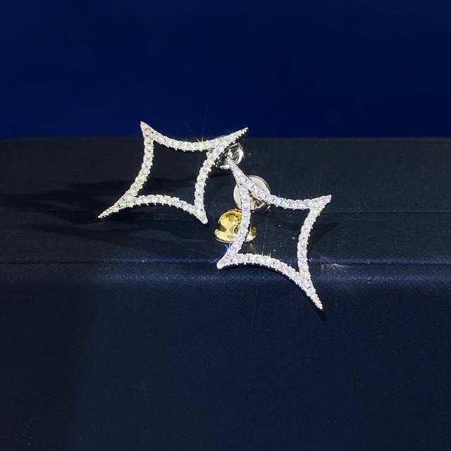Unbranded Niche Design, Sparkling Luxury Fashion, Openwork Full-Diamond Starburs