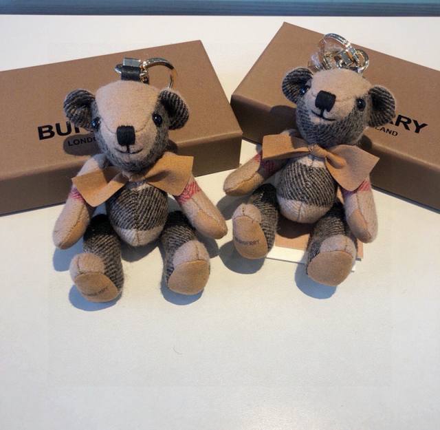 Burberry Factory-Made Small Bear Keychain, Teddy Bear Keychain, Gentle To The He