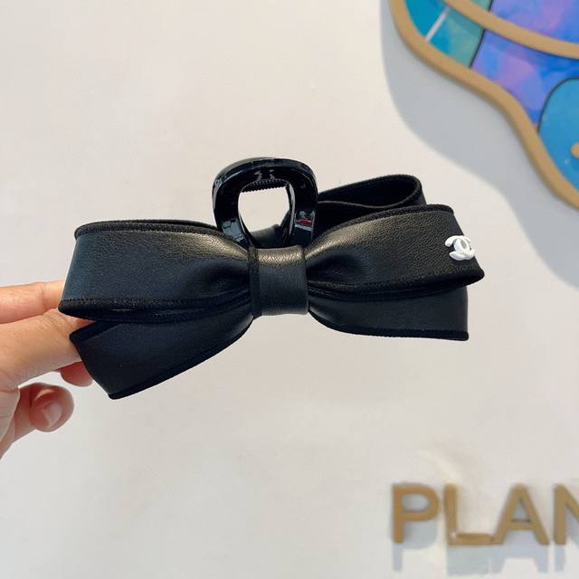 With Packaging Chanel New Retro Leather Grab Clip Duckbill Hairpin, Classic Lett
