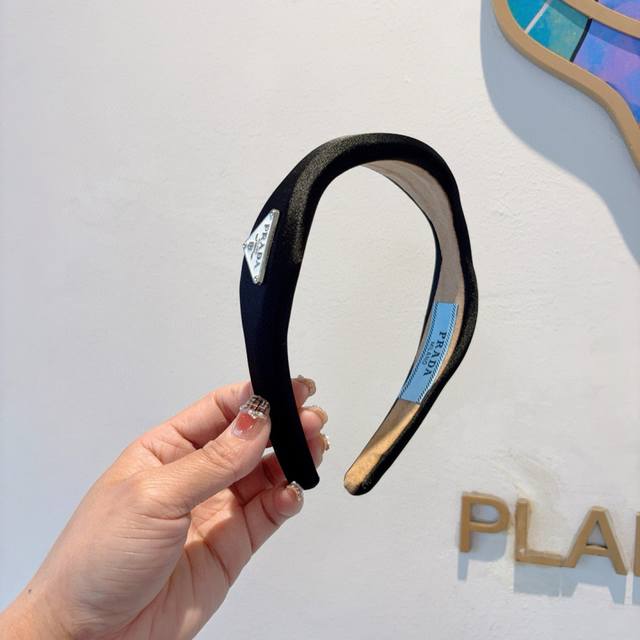 With Packaging Prada New Trendy Diamond-Shaped Hairband. A Must-Have Item For El