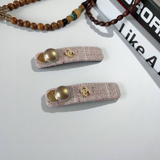 With Packaging A Pair Chanel New Pearl Bb Clip, Classic Letter Logo Edge Clip Ba
