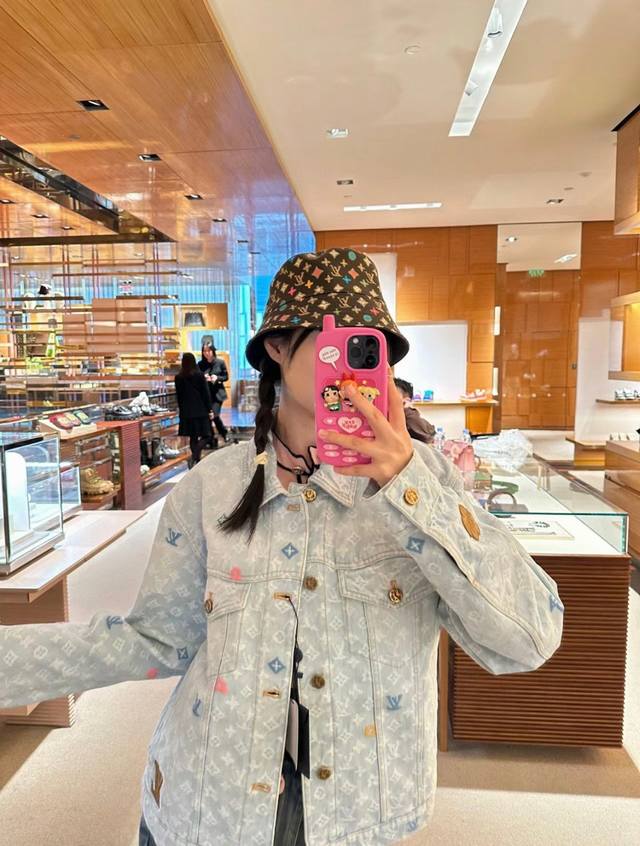 Lv Tyer Collaboration Double-Sided Fisherman's Hat, Colorful Logo With Small Flo