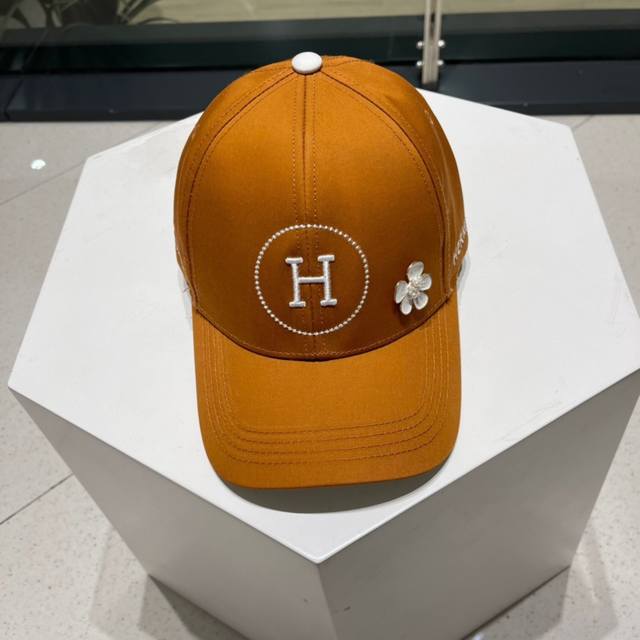 Herm S 2025 New Arrival, Store-Synchronized Embroidered Minimalist Baseball Cap,