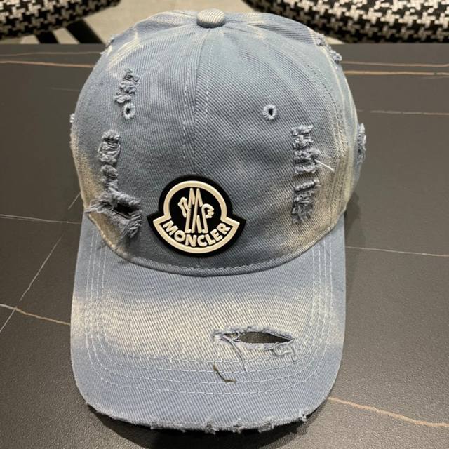 2025 Spring/Summer New Moncler Baseball Cap With Holes, Young And Fashionable Co