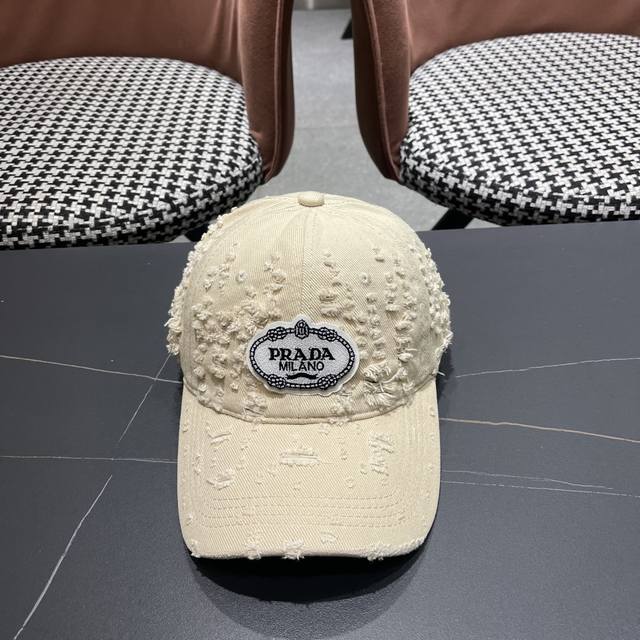 Prada New Baseball Cap With Small Holes, Stylish And Trendy, Suitable For Both M