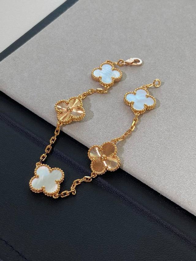 Pv Gold Material Vca Rose Gold White Pearl Interval Laser-Engraved Five-Flower B