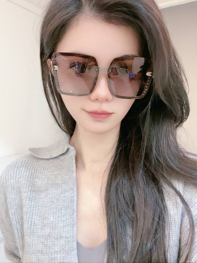Chanel 2025 New Trendy Must-Have Fashion Square-Frame Sunglasses, Comfortable To