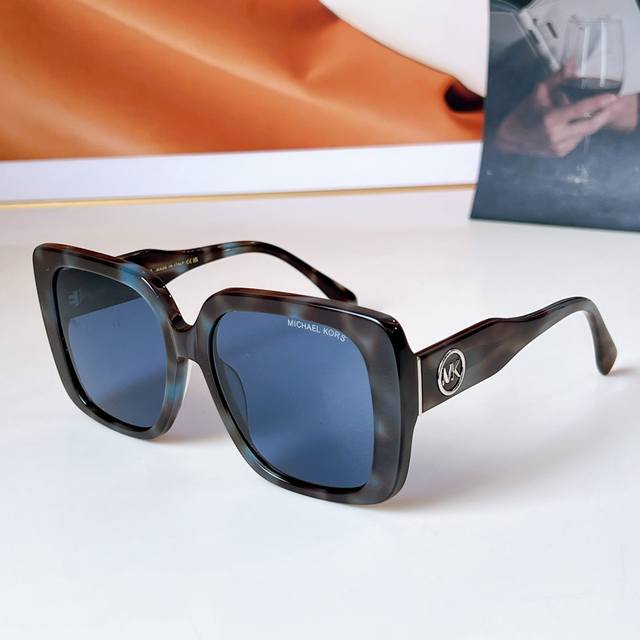 Michael Kors Model: Mk 2183U Size: 56-18-140