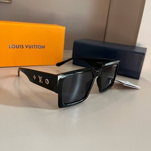 Louis Vuitton Extremely Intricate Craftsmanship! The Details Are So Meticulous I