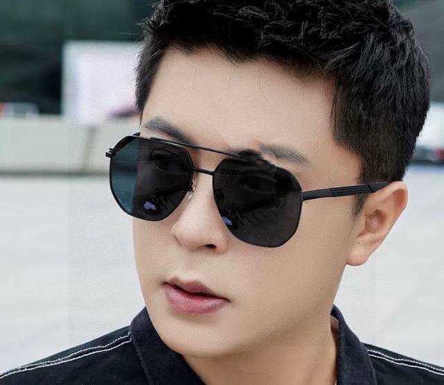 Gucci Men's Vibrant Pilot Polarized Sunglasses. Material: High-Definition Nylon