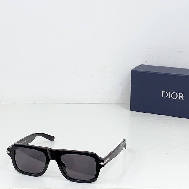 Dio* Model: Diorblacksuit N2I Size: 52-19-145