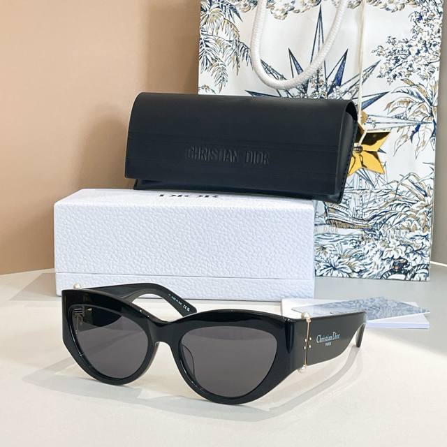Dio*Model: Dior Triable B1Fsize: 56Mm 19-135