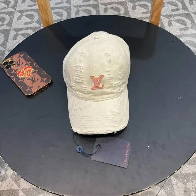 Louis Vuitton 2025 New Original Single-Piece Baseball Cap With Holes, Custom-Mad