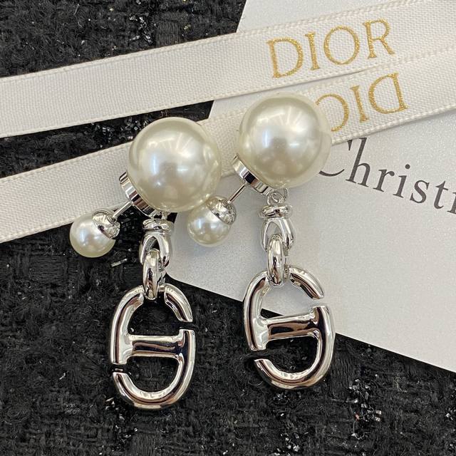 Dior Earring Bestseller New Arrival, Consistent With Zp Dior 23 Pig Nose Pearl E