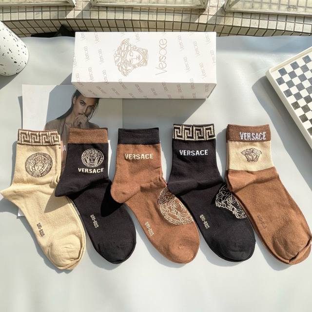 With Packaging, One Box Of Five Pairs. European And American Luxury Brand Versac