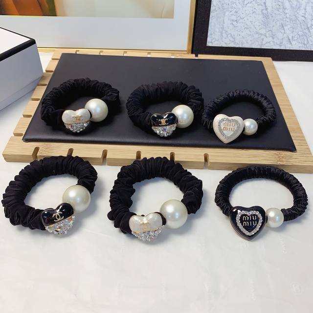 Chanel Celine Miumiu New Pearl Logo Hairband Elegant And Versatile Must-Have Ite