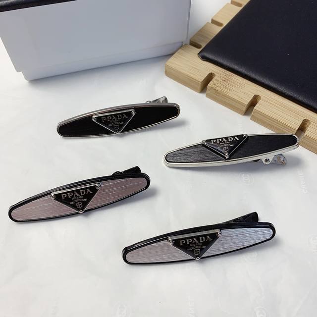 Prada Prada Hairpin Matte Metal Logo Edge Clip Bangs Clip Press Clip Daily Elega