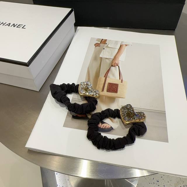 With Packaging Box Chanel Chanel Latest Small Diamond Hairband, Simple And Pract