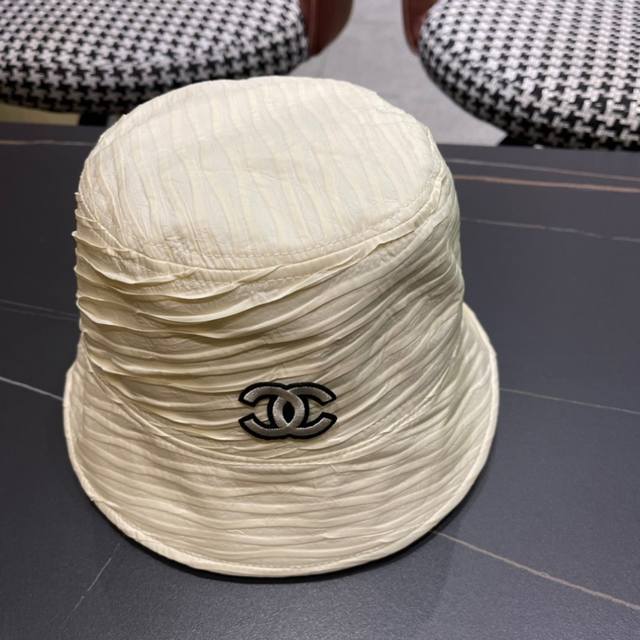 Chanel New Fisherman's Hat, Perfect For Vacation Outings
