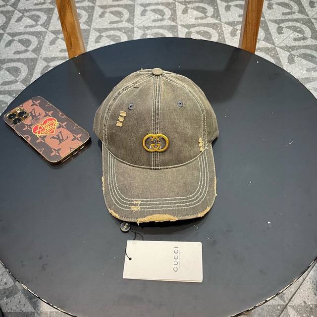 Gucci Minimalist Baseball Cap, Very Trendy! Casual Sports Style, Classic Craftsm