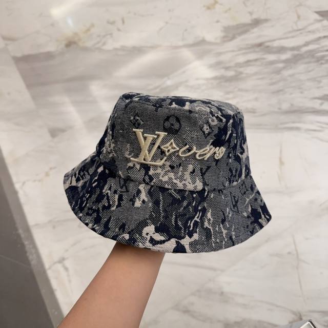 Louis Vuitton Original Embroidered Fisherman's Hat, Lightweight And Breathable.