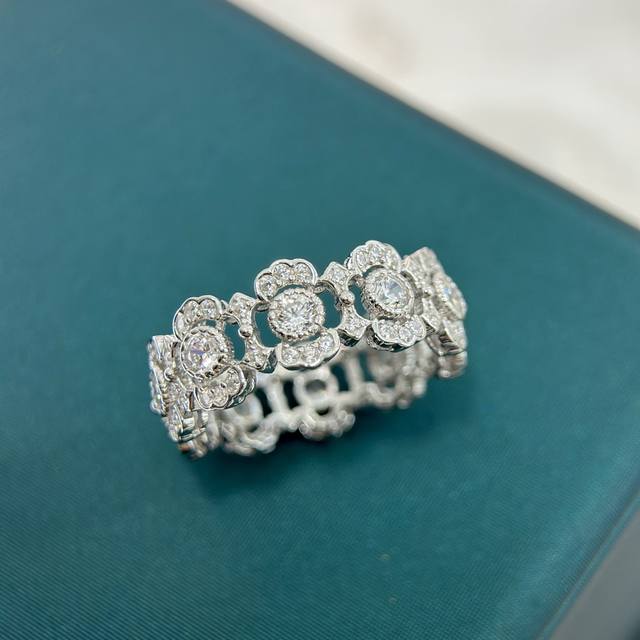 A3399 Luxury Brand New Arrival Flower Lace Ring The Designer Uses An Arc As The