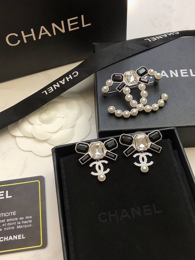 Chanel Ear Studs Hot New Arrival Chan 23 Black And White Crystal Star Double C E