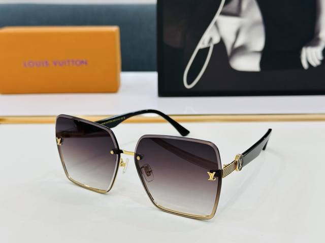 Louis Vuitton Z1874 Size: 61Mm 13-148 Vibrant, Showcasing Unique Personality And
