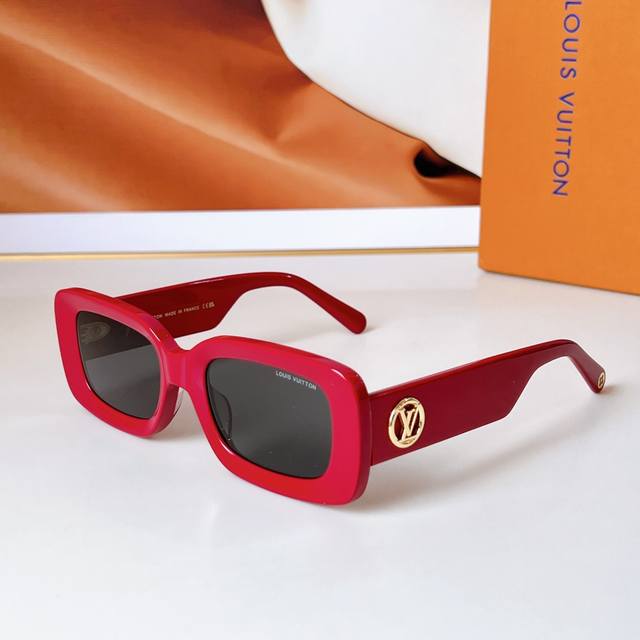 Louis Vuitto* Model: Z2421E Size: 53Mm 21-145