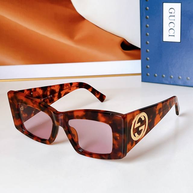 Gucc* Model: Gg1842S Size: 53-17-140
