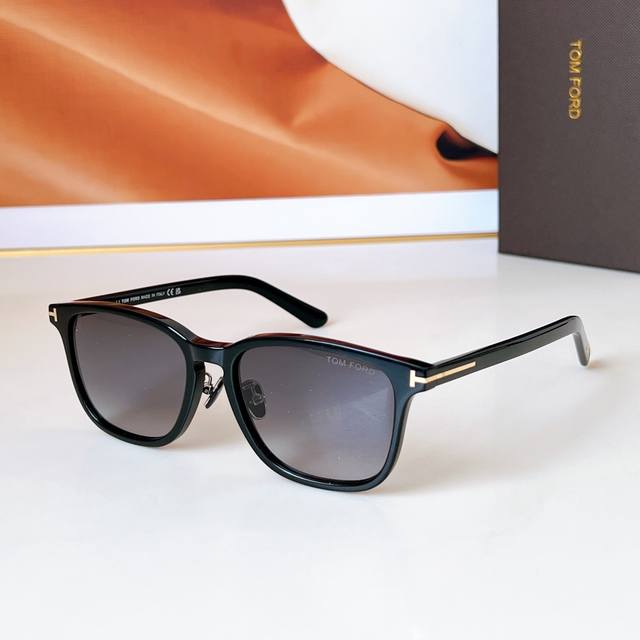 Tom Ford* Model: Ft1048 Size: 52-18-140