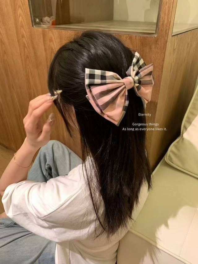 Burberry New Box Bow Top Clip