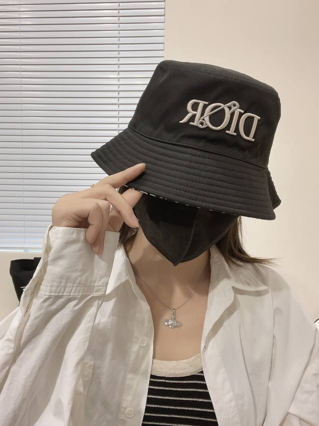 Dior Official Website Launch: Reversible Korean-Style New British Sporty Custom-